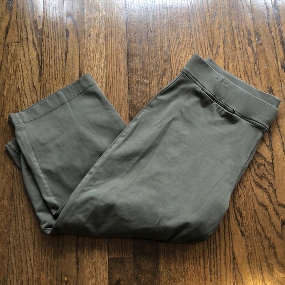 3/$10 Lands’ End Olive Comfy Thick Waistband Stretch Capri Joggers - Picture 1 of 5